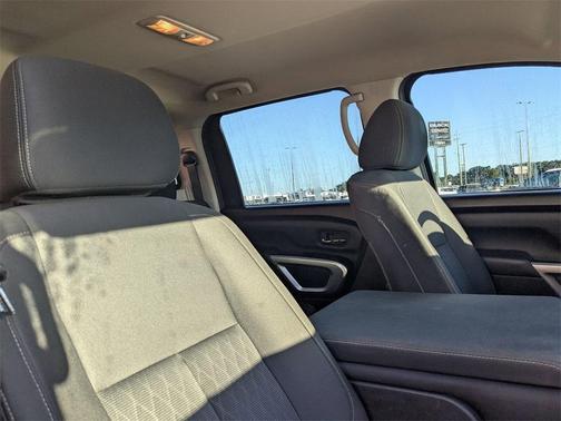 2017 Nissan Titan SV