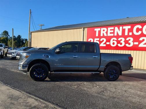 2017 Nissan Titan SV