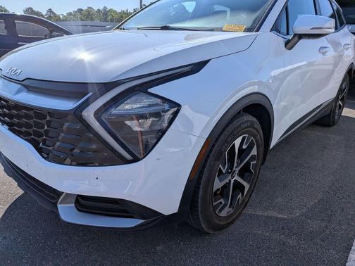 Glacial White Pearl 2023 Kia Sportage EX