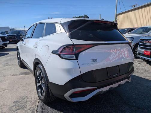 Glacial White Pearl 2023 Kia Sportage EX