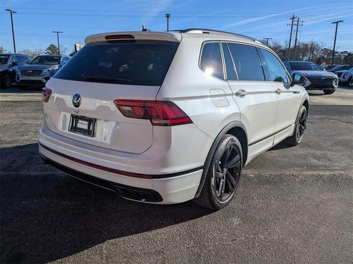 2024 Volkswagen Tiguan 2.0T SE R-Line Black