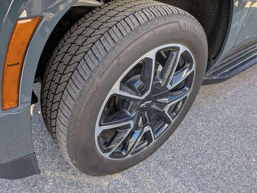 Cypress Gray 2025 Chevrolet Suburban RST