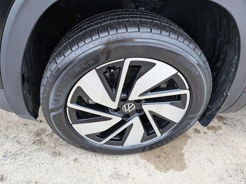 Deep Black Pearl 2025 Volkswagen Atlas 2.0T SE w/Technology 4MOTION