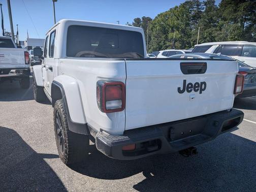 Bright White Clearcoat 2025 Jeep Gladiator Nighthawk
