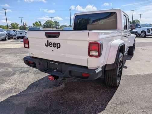 Bright White Clearcoat 2025 Jeep Gladiator Nighthawk