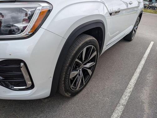 Opal White Pearl 2024 Volkswagen Atlas 2.0T SEL Premium R-Line 4MOTION