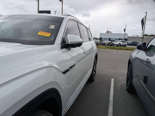 Opal White Pearl 2024 Volkswagen Atlas 2.0T SEL Premium R-Line 4MOTION