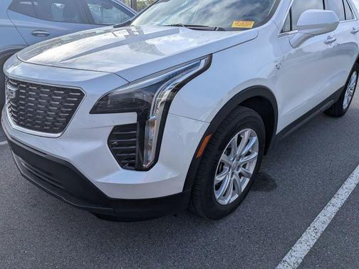 Crystal White Tricoat 2023 Cadillac XT4 Luxury