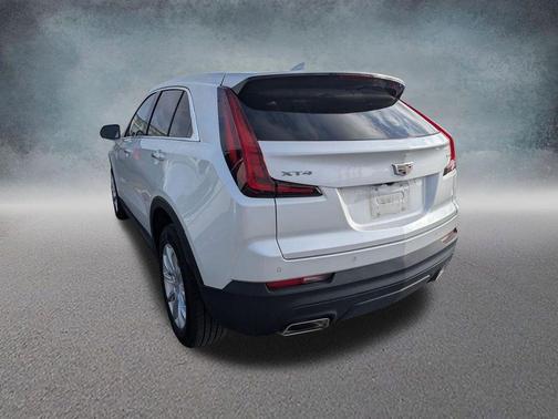 Crystal White Tricoat 2023 Cadillac XT4 Luxury