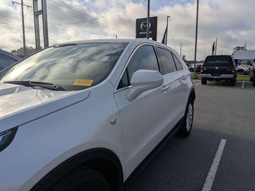 Crystal White Tricoat 2023 Cadillac XT4 Luxury