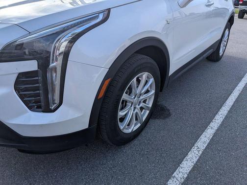 Crystal White Tricoat 2023 Cadillac XT4 Luxury