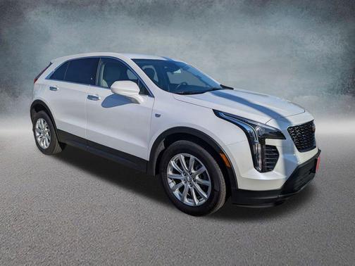 Crystal White Tricoat 2023 Cadillac XT4 Luxury