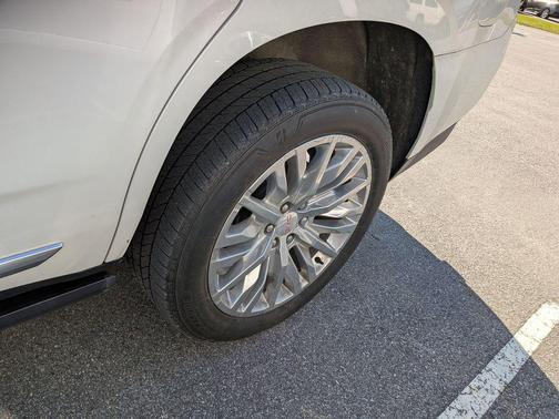 White Frost Tricoat 2023 GMC Yukon Denali