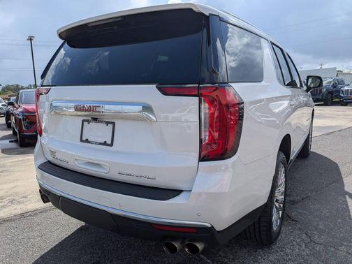 White Frost Tricoat 2023 GMC Yukon Denali