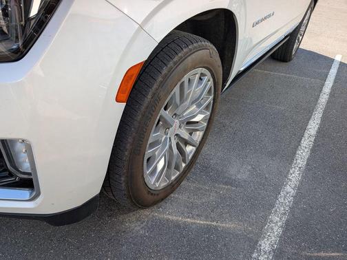 White Frost Tricoat 2023 GMC Yukon Denali
