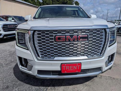 White Frost Tricoat 2023 GMC Yukon Denali