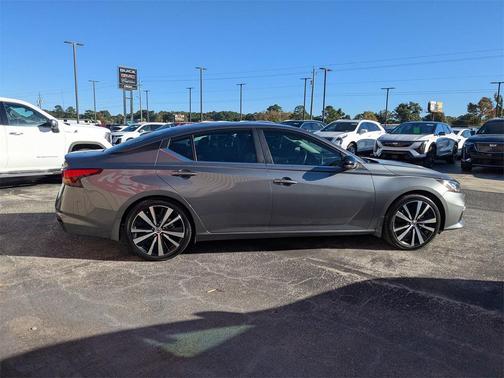 2021 Nissan Altima SR FWD