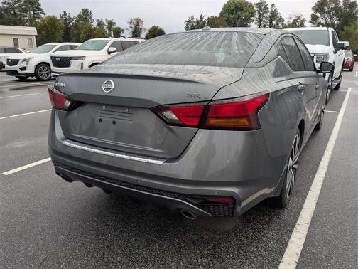 2021 Nissan Altima SR FWD