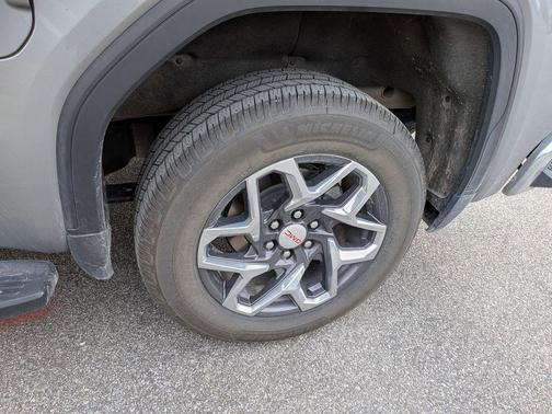 Sterling Metallic 2024 GMC Sierra 1500 SLT