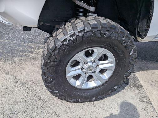 Super White 2017 Toyota Tacoma SR