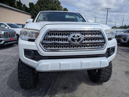 Super White 2017 Toyota Tacoma SR