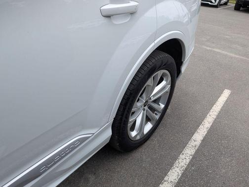 Glacier White Metallic 2025 Audi Q7 55 Premium Plus