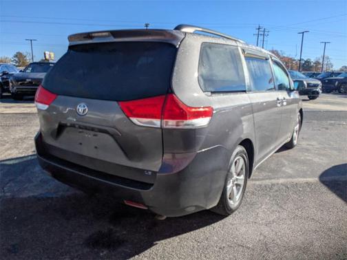 2011 Toyota Sienna LE