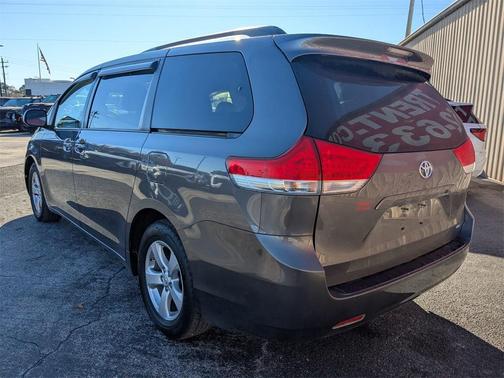 2011 Toyota Sienna LE