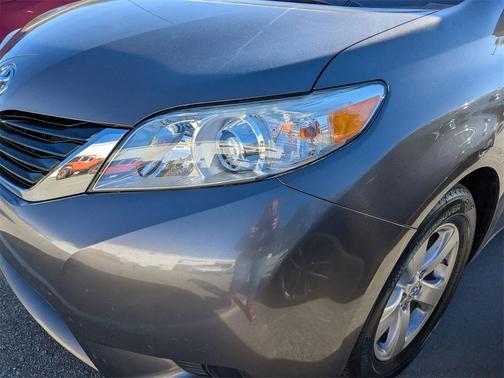 2011 Toyota Sienna LE