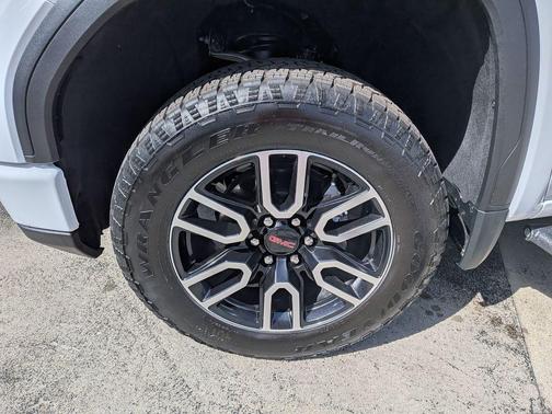 Summit White 2026 GMC Sierra 1500 AT4