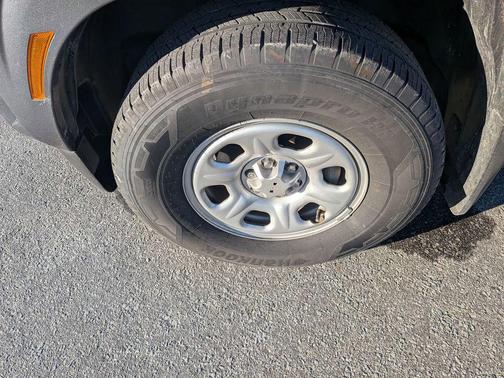 2024 Nissan Frontier S