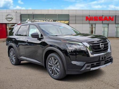 2025 Nissan Pathfinder SL