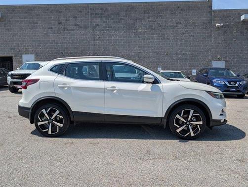 2022 Nissan Rogue Sport SL