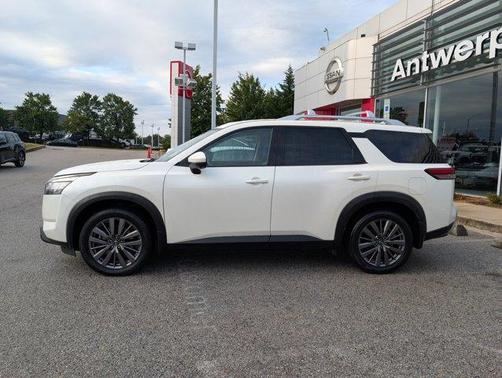 2022 Nissan Pathfinder SL