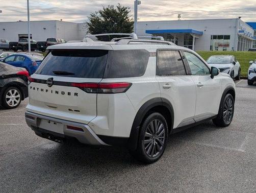 2022 Nissan Pathfinder SL