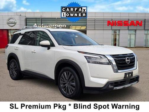 2022 Nissan Pathfinder SL