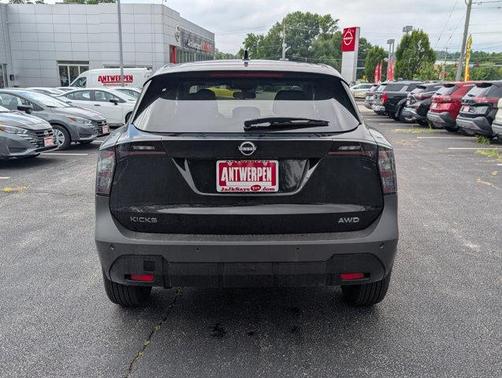 2025 Nissan Kicks SV