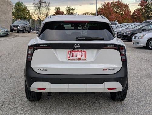 2025 Nissan Kicks SR