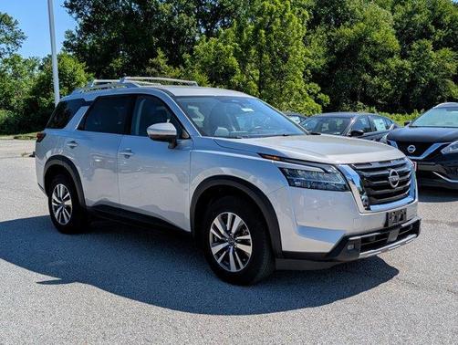 2022 Nissan Pathfinder SL