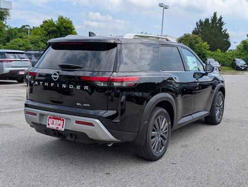 2025 Nissan Pathfinder SL