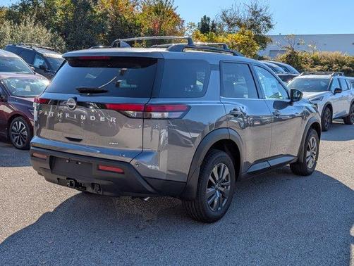 2025 Nissan Pathfinder SV