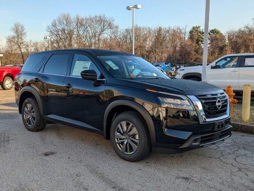 2025 Nissan Pathfinder S