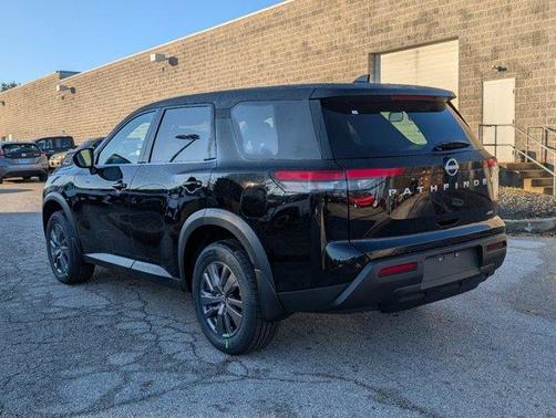 2025 Nissan Pathfinder S