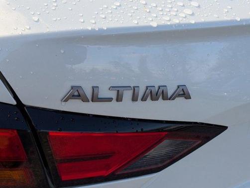 2025 Nissan Altima SR