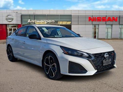 2025 Nissan Altima SR