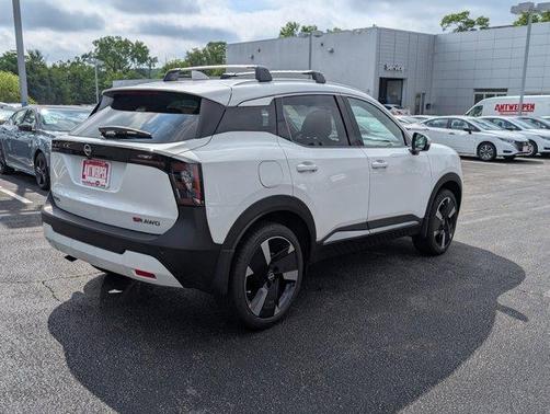 2025 Nissan Kicks SR