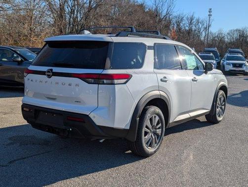 2025 Nissan Pathfinder SV