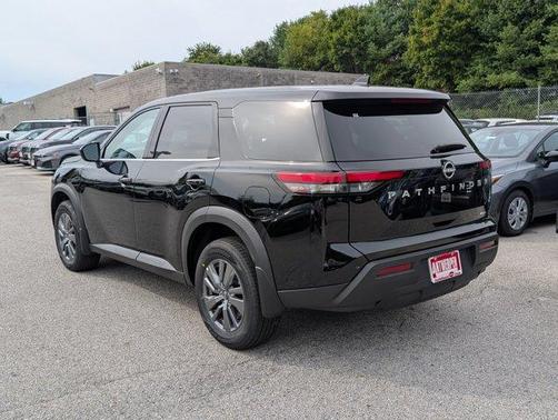 2025 Nissan Pathfinder S