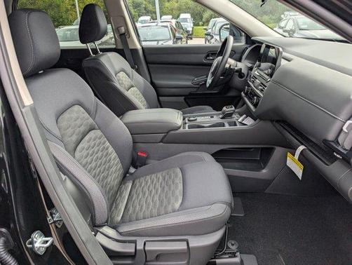 2025 Nissan Pathfinder S