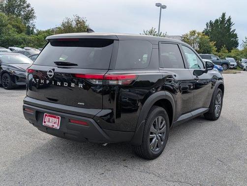 2025 Nissan Pathfinder S